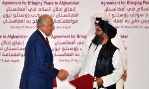 EUA e Taleban assinam acordo de paz histórico