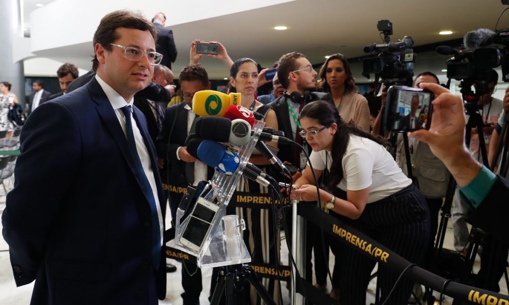 Bolsonaro diz que secretário investigado pela PF está “está mais firme do que nunca”