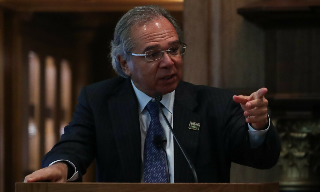 Guedes diz que domésticas iam à Disney com dólar barato: “Festa danada”