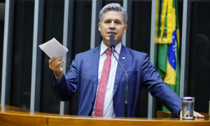 Paulo Teixeira anuncia ida da Conab para Ministério do Desenvolvimento Agrário
