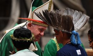 Papa Francisco rejeita ordenar padres casados na Amazônia