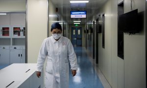 China confirma primeiro contágio humano de cepa da gripe aviária