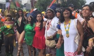 Lideranças indígenas defendem Alessandra Negrini por uso de fantasia