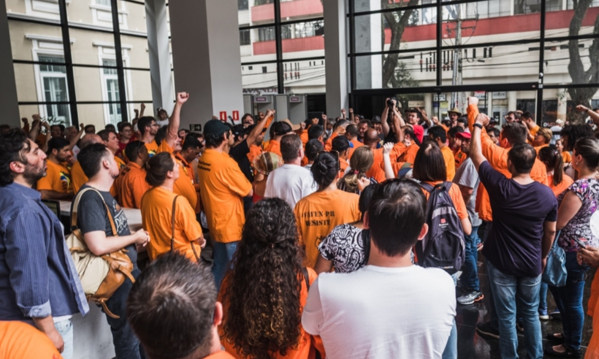 Greve dos petroleiros é suspensa para negociações