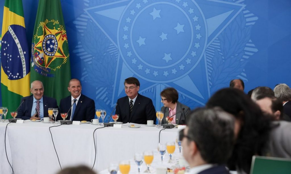 Bolsonaro pede apoio a ruralistas para projeto sobre áreas indígenas