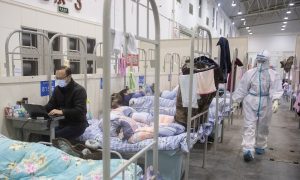 OMS pede calma pelo novo coronavírus, que se aproxima de 1.900 mortes