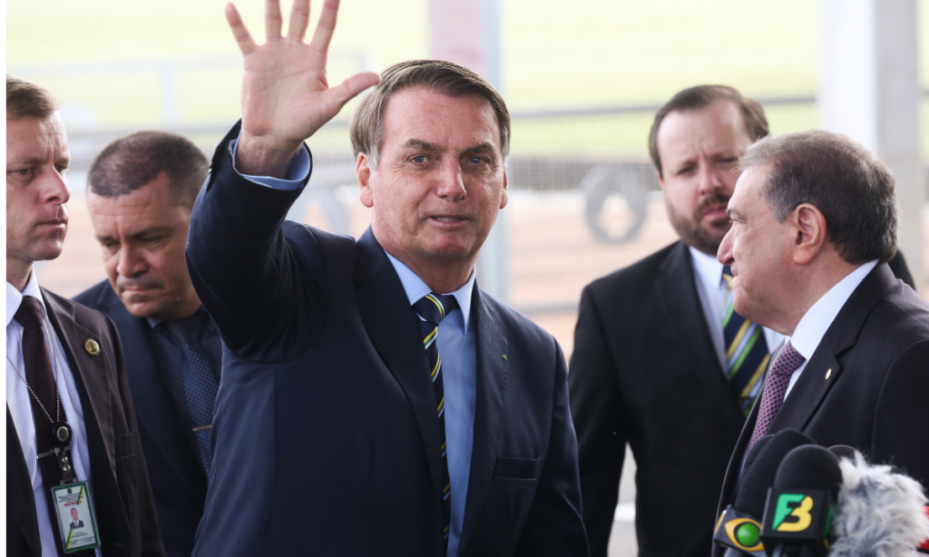 Após ofensa, Greenpeace rebate Bolsonaro e mostra ações contra lixo