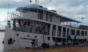 Barco com cerca de 60 pessoas naufraga no sul do Amapá