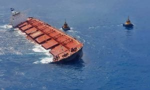 Mancha de óleo é detectada ao redor de navio da Vale encalhado no Maranhão