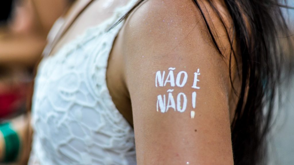 Por que é importante denunciar assédios sexuais ocorridos no carnaval?
