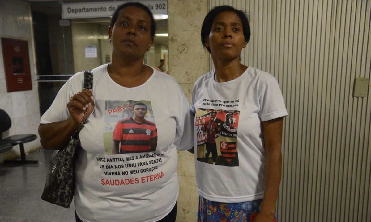 Parentes de vítimas do Flamengo participam de mediação na Justiça. (Foto: Fernando Frazão/Agência Brasil) 