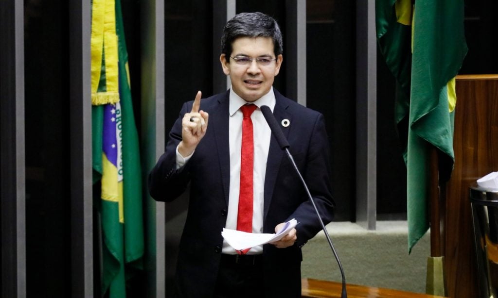 Randolfe responde ataques de Bolsonaro e aponta motivos para a CPI