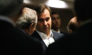 Rodrigo Maia chama de “baixaria” ataques à jornalista da Folha