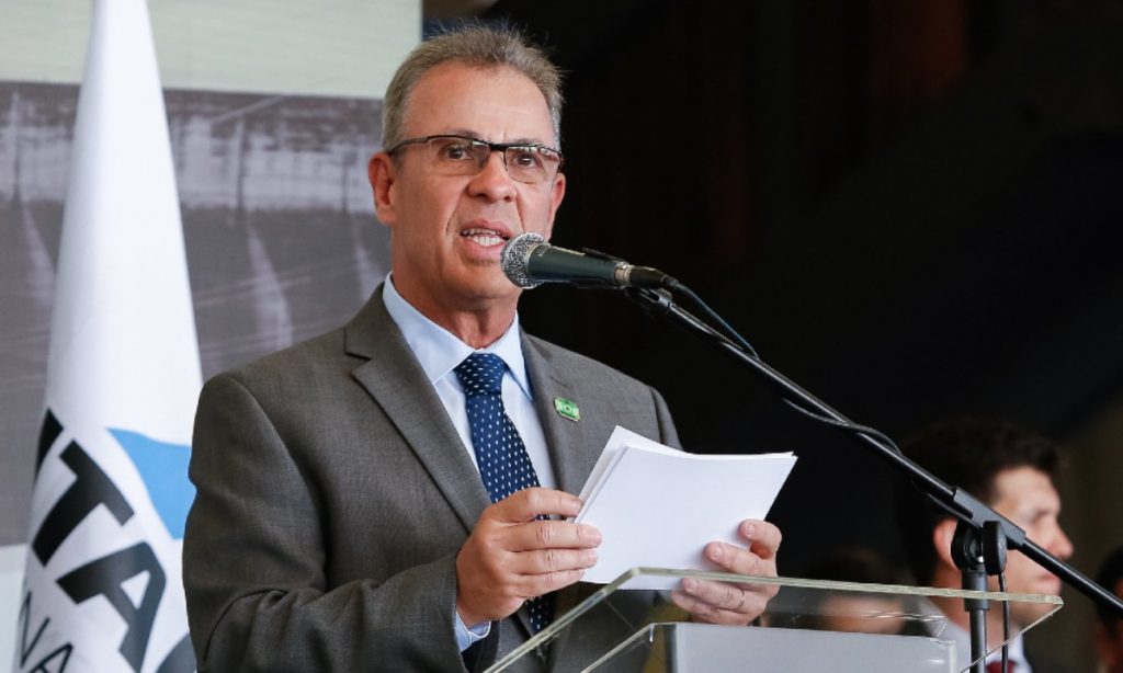 Crise hídrica não tem data para terminar, diz ministro de Minas e Energia