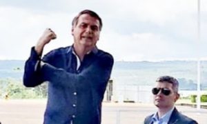 Jair Bolsonaro afirma que testa negativo para coronavírus