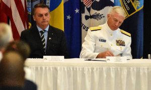 Brasil e EUA assinam acordo de defesa que facilita intercâmbio militar