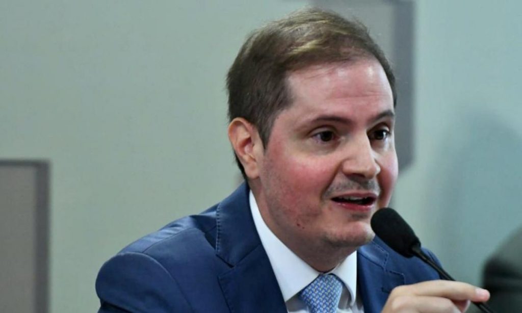 Artigo que suspendia salários será reformulado e virá em nova MP, diz secretário