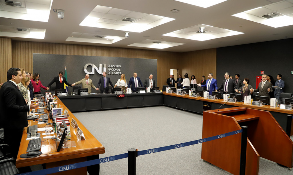 Juízes e juízas sob censura