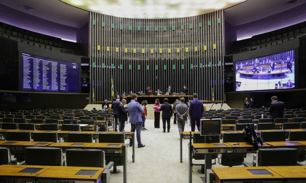 1 milhão de pessoas querem fundos eleitoral e partidário revertidos para tratar coronavírus