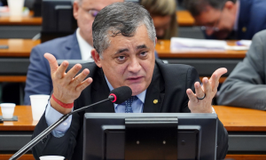 Entrada de PP e Republicanos no governo Lula está consolidada, diz José Guimarães