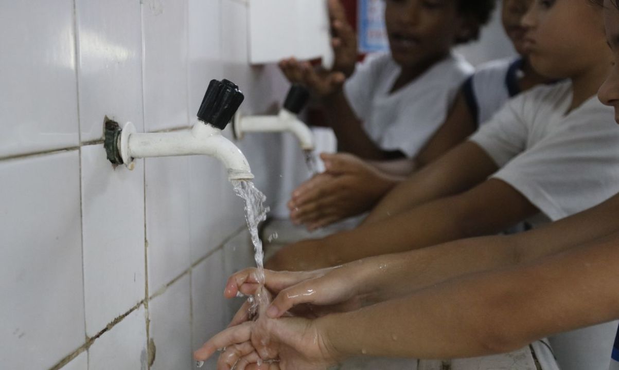 Lavar as mãos é uma das principais ações de combate ao coronavírus. Foto: Fernando Frazão/Agência Brasil 