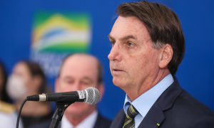 Bolsonaro suspende cumprimento de 200 dias letivos em escolas e universidades