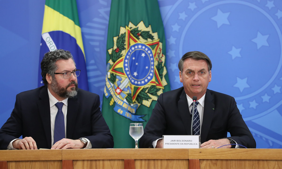 O presidente Jair Bolsonaro e o ministro das Relações Exteriores, Ernesto Araújo. Foto: Marcos Corrêa/PR 
