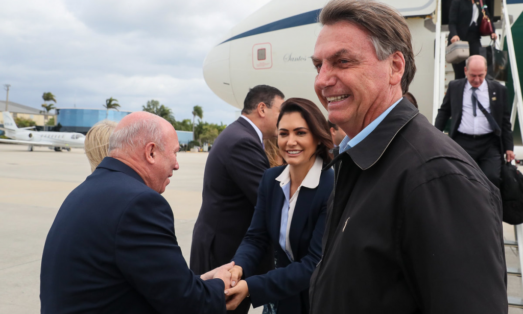 Membros de comitiva de Bolsonaro nos EUA fazem exames de coronavírus
