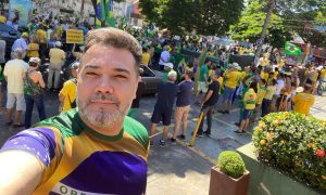Mesmo com avanço de coronavírus, Bolsonaro posta vídeos apoiando manifestações