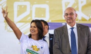 O machismo nosso de cada dia na suposta polêmica de Michelle Bolsonaro