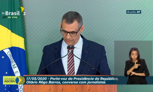 Porta-voz faz pronunciamento vago e não responde sobre Bolsonaro