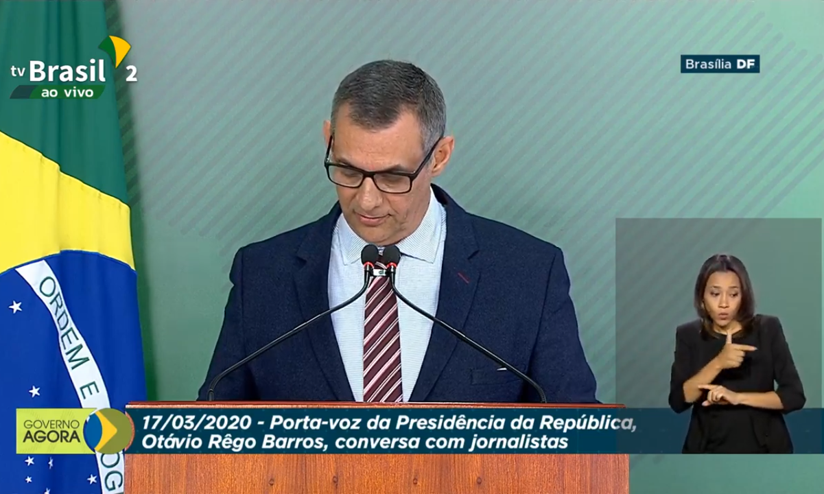 Porta-voz faz pronunciamento vago e não responde sobre Bolsonaro