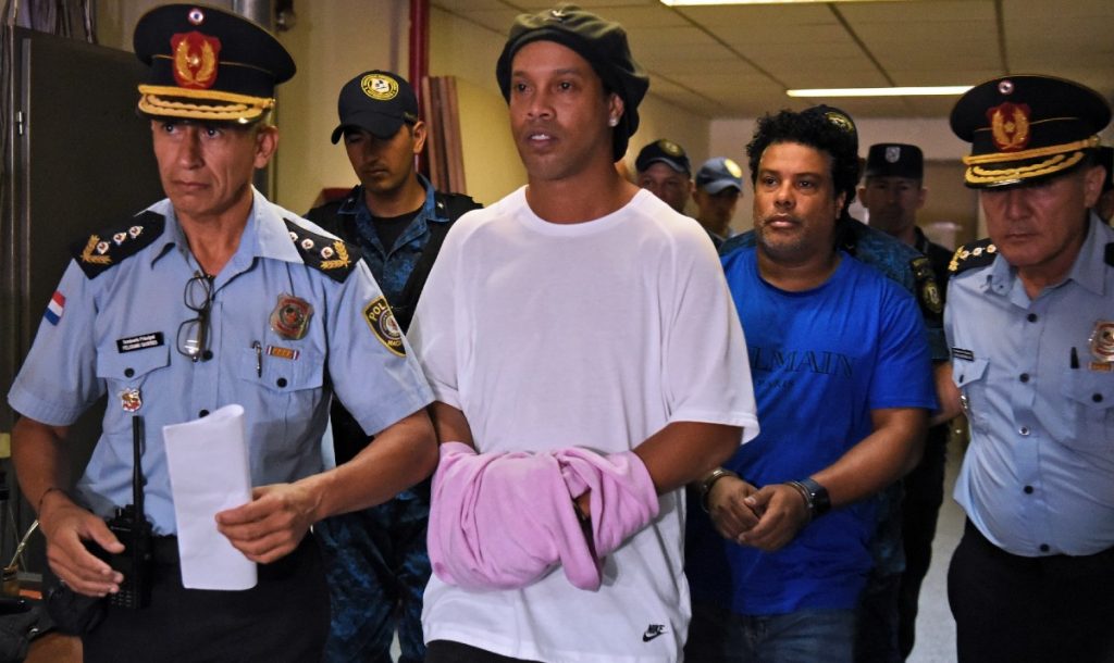 Juiz paraguaio concede prisão domiciliar a Ronaldinho Gaúcho