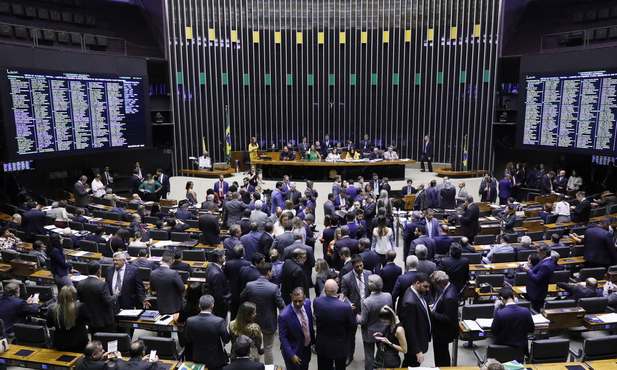 ONGs que receberam meio bilhão de parlamentares são suspeitas de desvio de dinheiro