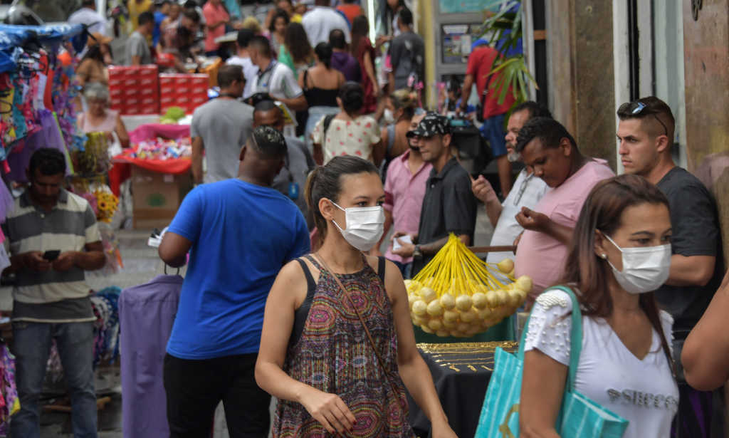 Cidades paulistas montam hospitais e tendas para atender epidemia