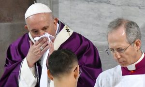 Papa Francisco testa negativo para o coronavírus, afirma jornal