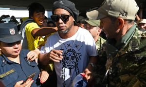 Ronaldinho Gaúcho é detido no Paraguai por uso de passaporte falso