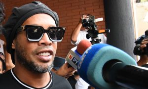 Autoridades paraguaias mantêm prisões de Ronaldinho Gaúcho e irmão