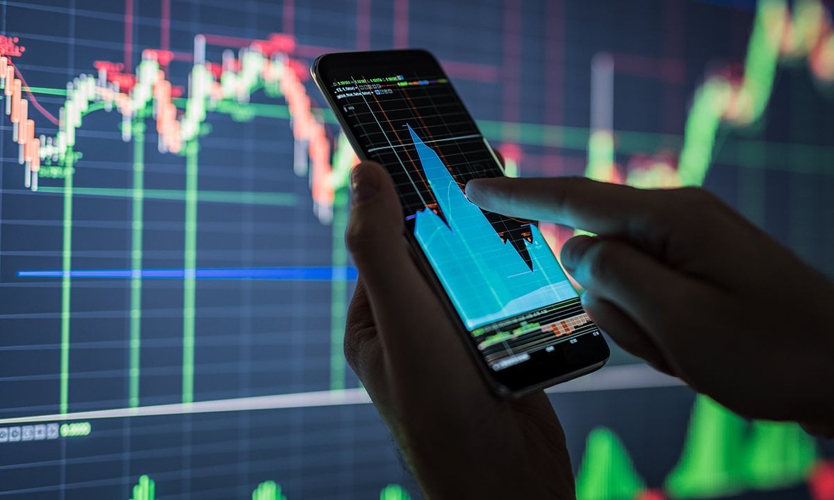 Bolsa no Brasil despenca mais de 12% em dia de mercado caótico no mundo