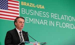 Sem apresentar provas, Bolsonaro diz que foi eleito no 1º turno e denuncia fraude