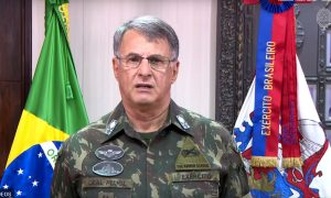 Comandante do Exército contradiz Bolsonaro e diz que coronavírus ‘é a missão mais importante de sua geração’