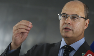 Witzel pede para “governo acordar” e Bolsonaro diz que é exagero