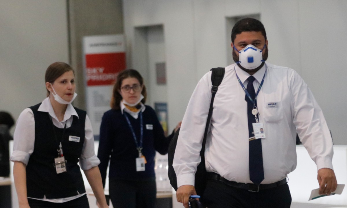 Usar a máscara continua sendo importante no combate ao coronavírus. Foto: Fernando Frazão/Agência Brasil 