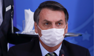 Sem a caneta, Bolsonaro aposta no poder da desinformação