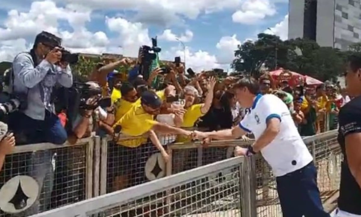 Cinco vezes em que Bolsonaro contrariou recomendações sobre coronavírus