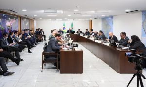 PSOL questiona Planalto sobre presença de Carlos Bolsonaro em reuniões presidenciais
