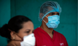 No Rio, quase 16 mil voluntários se apresentam para reforçar saúde