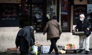 Coronavírus: Metade dos pacientes graves na França têm menos de 65 anos