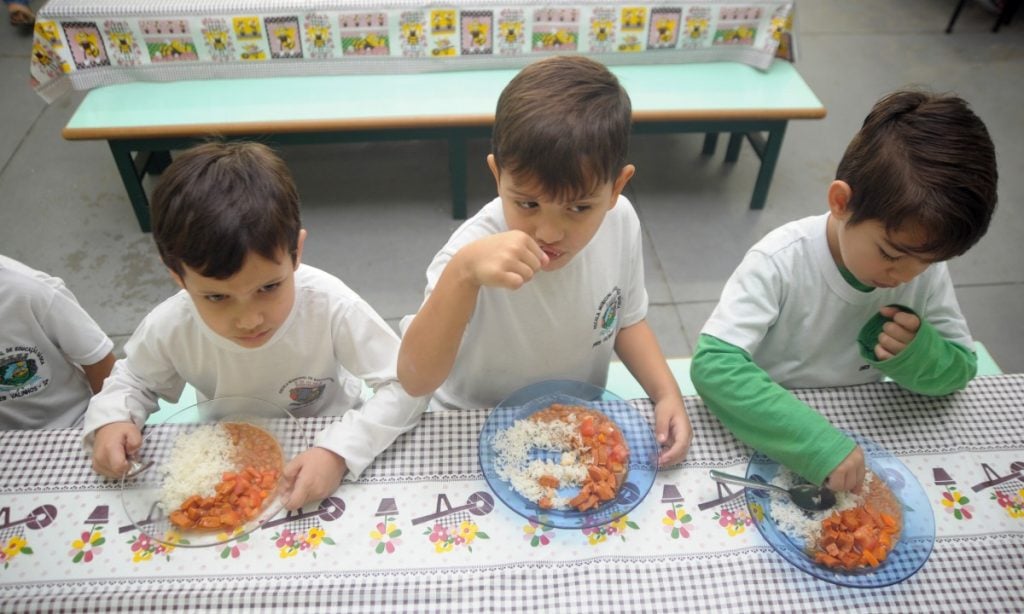 Mudança no Fundeb ameaça oferta de merenda escolar no Ensino Fundamental