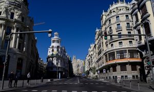Países se fecham contra o coronavírus; Madri vira cidade-fantasma
